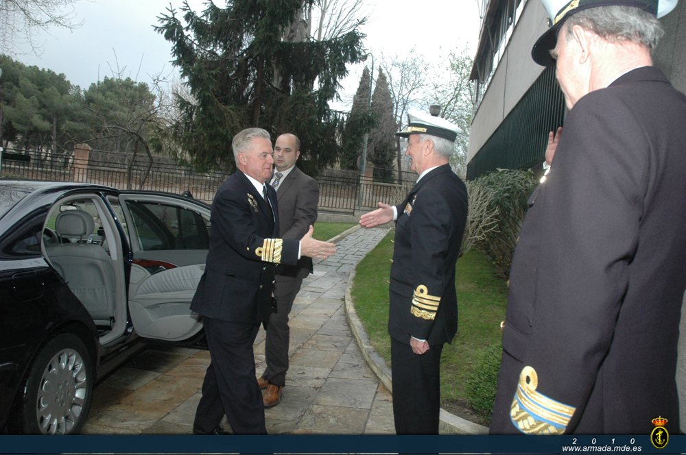 El Almirante General Jefe de Estado Mayor de la Armada, Manuel Rebollo García, es recibido por el Almirante Jefe de Apoyo Logístico, Manuel Otero Penelas